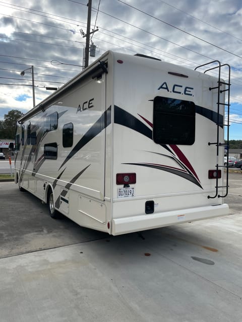 Thor Motor Coach A.C.E 30.2 Drivable vehicle in Huntsville