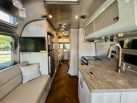 2022 Airstream International with 400w Solar & Hatch Towable trailer in Los Gatos