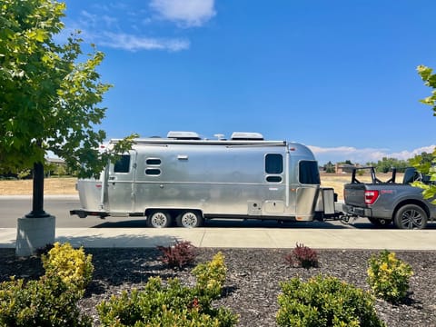 Side view of Airstream International 25FB Twin with Hatch