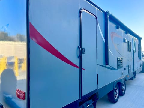 2017 Starcraft Launch Ultra Lite BunkBeds Sleeps 10 Towable trailer in Rancho Cucamonga