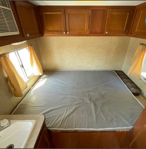 Cozy Camper 2013 Riverside RV White Water Towable trailer in Madera