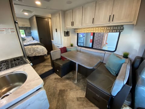 RENT, RELAX, RETREAT & REPEAT!  2021 Forest River Sunseeker LE - Véhicule routier in American Fork