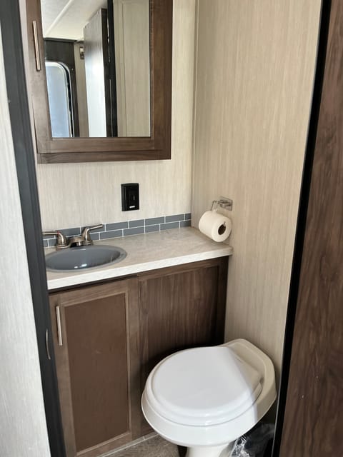 2019 Forest River Cherokee Grey Wolf Travel Trailer, 24ft, Sleeps 6 Towable trailer in Fountain Valley