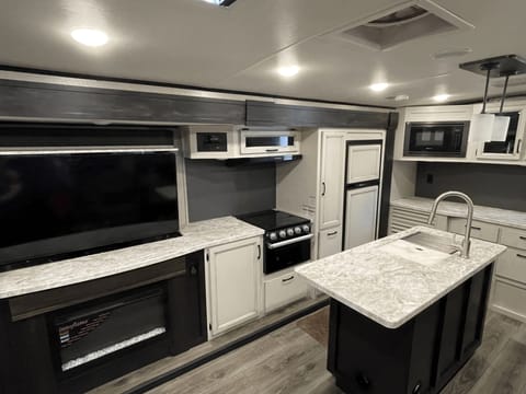 2021 Jayco White Hawk Towable trailer in Temecula