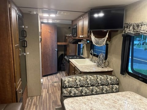 2016 Keystone RV Outback Ultra-Lite Towable trailer in Napa Valley