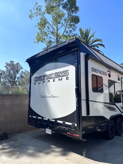 2021 Genesis Supreme toy hauler Half ton towable Towable trailer in Riverside