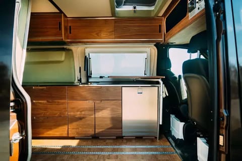 MERCEDES SPRINTER CLASS B - TEXINO SWITCHBACK *Sleeps 5 &Seats 4* (Santa Mo Drivable vehicle in Santa Monica