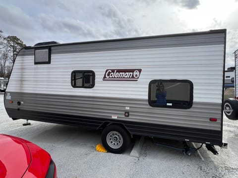 2022 Dutchmen Coleman Lantern LT - Comfort Towable trailer in Lake Lanier
