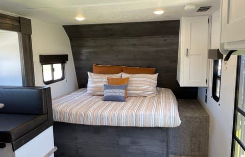 RV Short Queen Bed. New mattress just installed Nov 2023! 