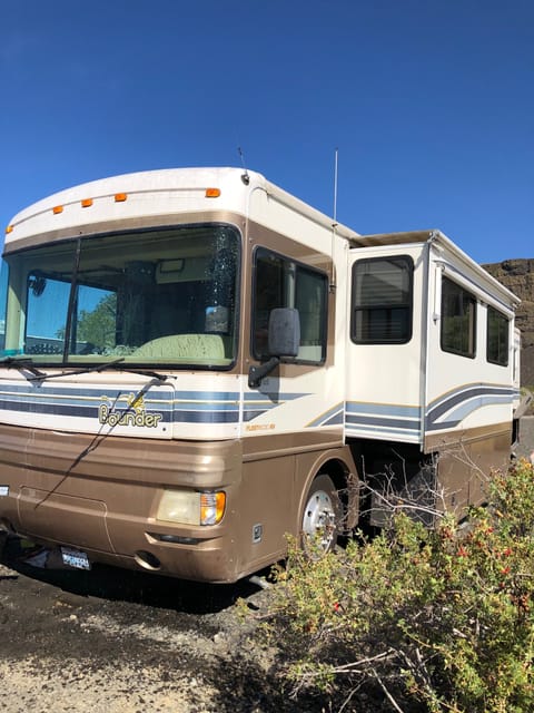 2000 Fleetwood Bounder motorhome Drivable vehicle in Paine Lake Stickney