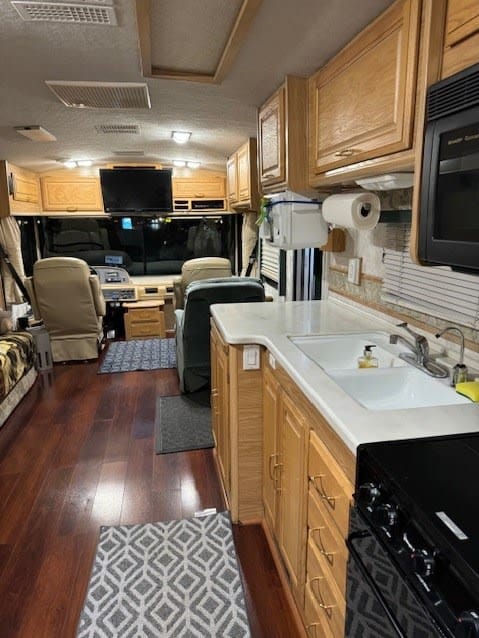 2000 Fleetwood Bounder motorhome Drivable vehicle in Paine Lake Stickney