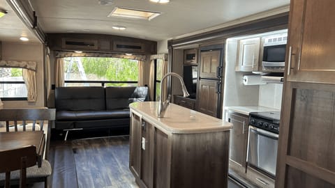 2018 Forest River Wildcat Towable trailer in Palmdale