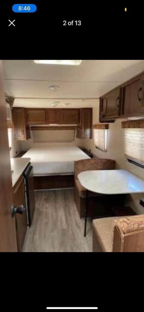 2015- 19’ Jayco Ultra Lite. A/C,Fridge,Toilet shower,Queen bed, table. Towable trailer in Vancouver