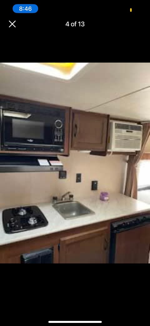 2015- 19’ Jayco Ultra Lite. A/C,Fridge,Toilet shower,Queen bed, table. Towable trailer in Vancouver