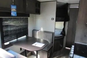 South shore 26 feet experience, sleep 8 to 10 persons Tráiler remolcable in Saint-Jean-sur-Richelieu