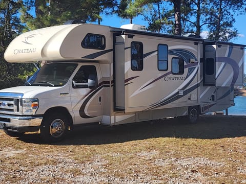 2017 Thor Chateau EGA914 Drivable vehicle in Evans