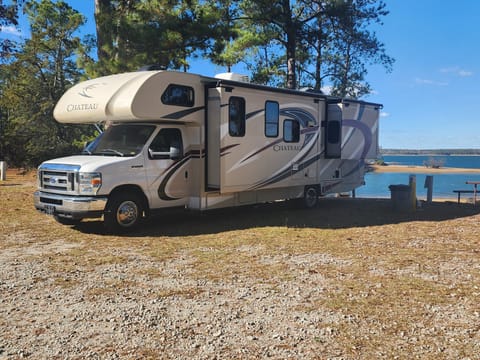 2017 Thor Chateau EGA914 Drivable vehicle in Evans