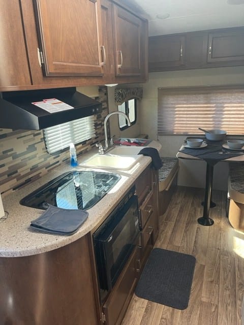 2017 KZ Sonic 17ft - Sleeps 2-3 Towable trailer in Arden-Arcade