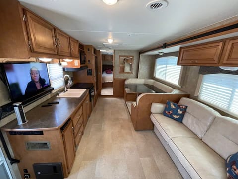 Adventure and Comfort Await!! 2015 Winnebago Minnie Winnie Drivable vehicle in West Covina