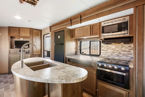 Luxury Glamping Experience 2020 Dutchmen Coleman Lantern!!!! Towable trailer in Washington