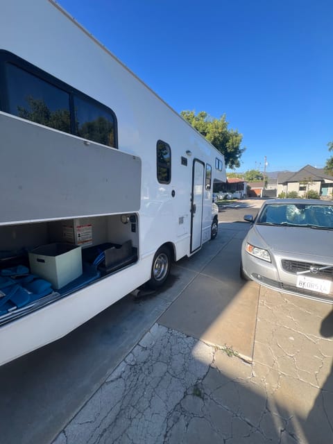 Ford e-350 C-Class 23c Drivable vehicle in Burbank