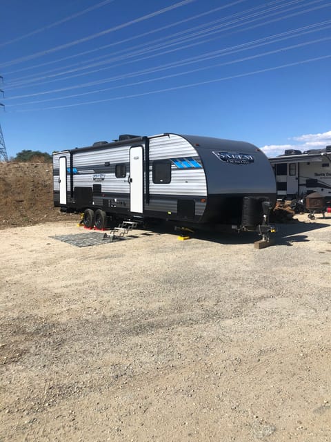 32' FOREST RIVER - 5 BED UNIT Towable trailer in Yucaipa