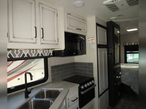 NEW ARRIVAL Olivia Presented by Tim's RV Rentals Vehículo funcional in West Park