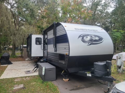 🚐 Luxurious and Spacious 2022 Forest River Cherokee 274WK Rimorchio trainabile in Evans
