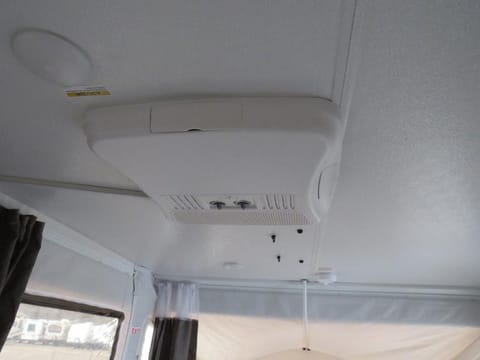 Ceiling air conditioning runs on external power supply only