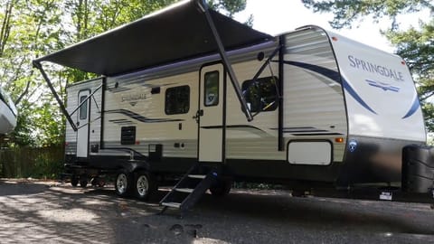 2021 Keystone RV Springdale with outdoor kitchen, shower, and av system! Towable trailer in Yakima