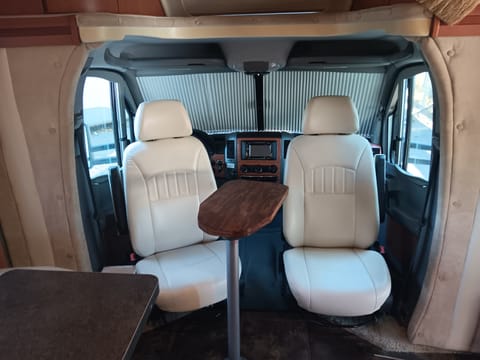 Glamping Itasca Navion IQ Mercedes Drivable vehicle in Deschutes River Woods