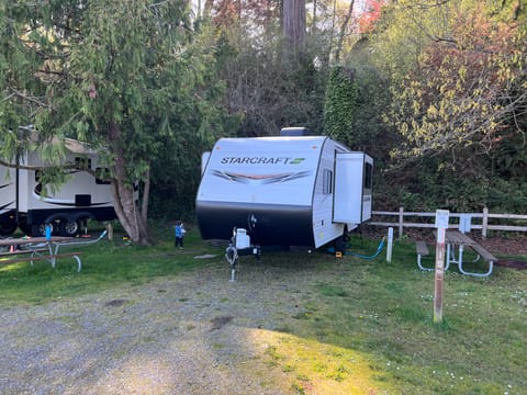 Cozy Camping Awaits: 2022 Starcraft 180BHS Bunkhouse Towable trailer in Tacoma