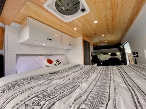 "LuLu" | 2023 Unlimited Miles & Indoor Shower Campervan in Manhattan Beach