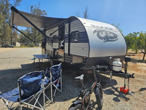 Bunkhouse - Sleeps 6 - 23ft - tow with 5000lb cap SUV - 2022 Wolf Pup Rimorchio trainabile in Hemet