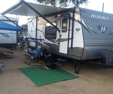 2015 Keystone Hideout bunkhouse Towable trailer in Santa Fe Springs