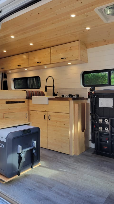 *BRAND NEW* BALI! THE 2021 OFF-GRID PROMASTER CONVERSION ●SLEEPS 3● Campervan in Kahului