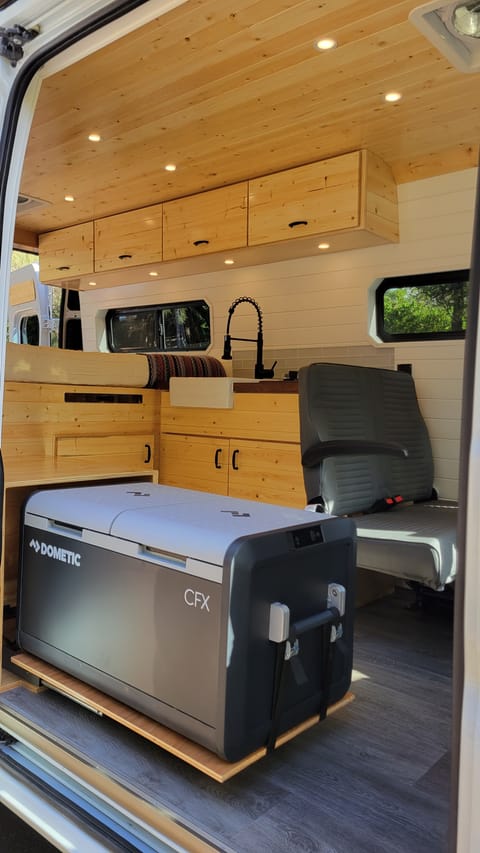 *BRAND NEW* BALI! THE 2021 OFF-GRID PROMASTER CONVERSION ●SLEEPS 3● Campervan in Kahului