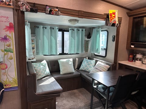2020 Forest River Rockwood Ultra Lite SPACIOUS and like home!!! Tráiler remolcable in National City