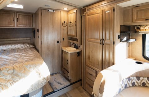 2015 Short Class C Diesel 25ft Easy to Drive Family and Pet Friendly Vehículo funcional in Westminster
