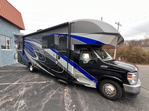 2022 Entegra LUXURY CLASS C RV Véhicule routier in Chester Springs