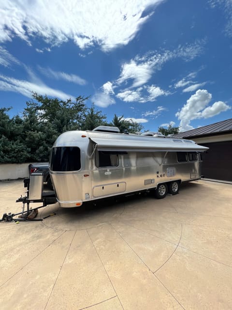 2021 Airstream Flying Cloud 27FB Twin Rear Hatch Towable trailer in Lake Austin