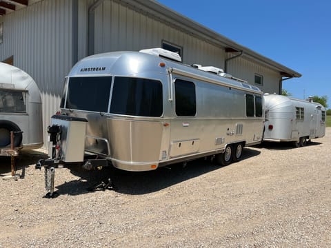 DMV's Best Value Airstream: Sleeps 5, Rare Rear Hatch Towable trailer in Herndon