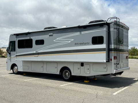 Meet Winnie!  Your 2022 Winnebago Adventurer Drivable vehicle in Temecula