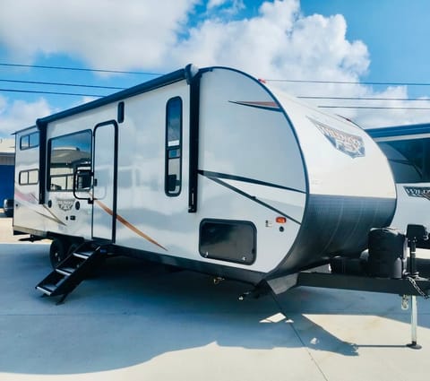 2023 "Tony the TimeCapsule" Toyhauler > Bring Whole Family & Furry Friends! Towable trailer in Grayson