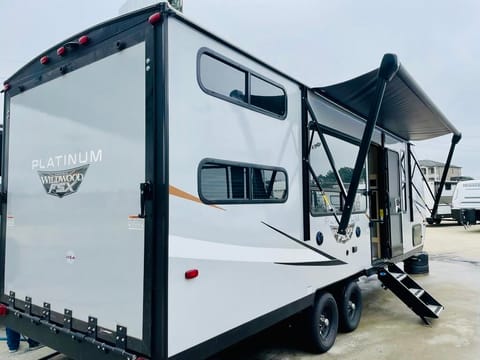 2023 "Tony the TimeCapsule" Toyhauler > Bring Whole Family & Furry Friends! Towable trailer in Grayson