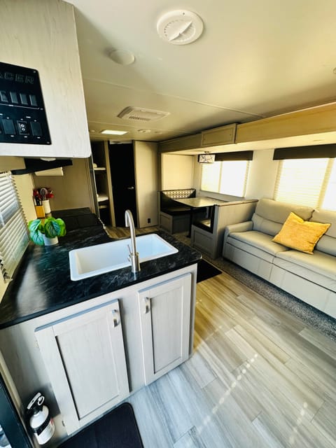 2021 Forest River Tracer *Gorgeous Interior/Sleeps up to 9 Guests* Towable trailer in Apple Valley