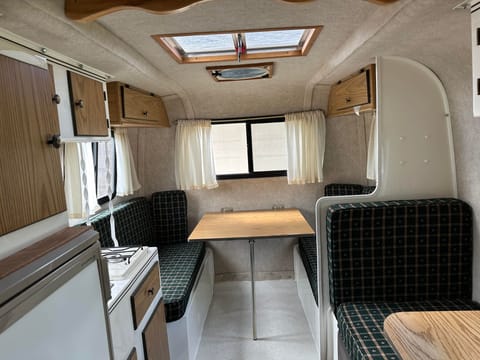 Classic 16ft Scamp, Very Light, Sleeps 3. Towable trailer in Orion Township