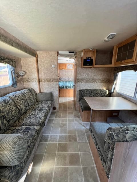 Rent this unique travel trailer! Tráiler remolcable in Mission