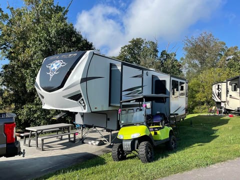 2019 Highland Ridge RV Highlander Toy Hauler Towable trailer in Mills River