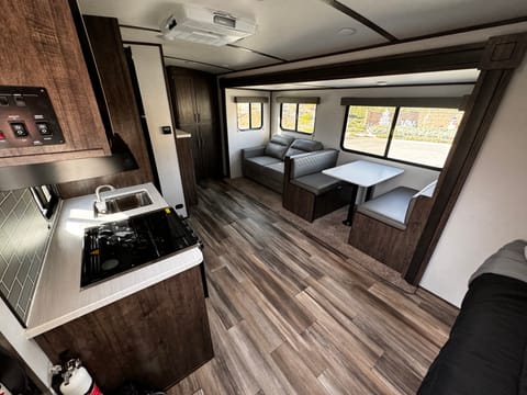 2023 Riverside RV Xplorer travel trailer, sleeps 6! Delivery available Towable trailer in Temecula